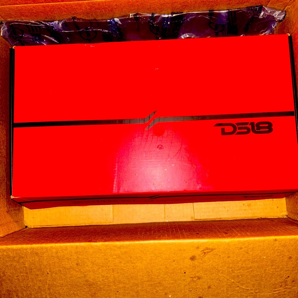 This is a ds18 competition car amplifier 6000 Watts 1 channel bridgeable